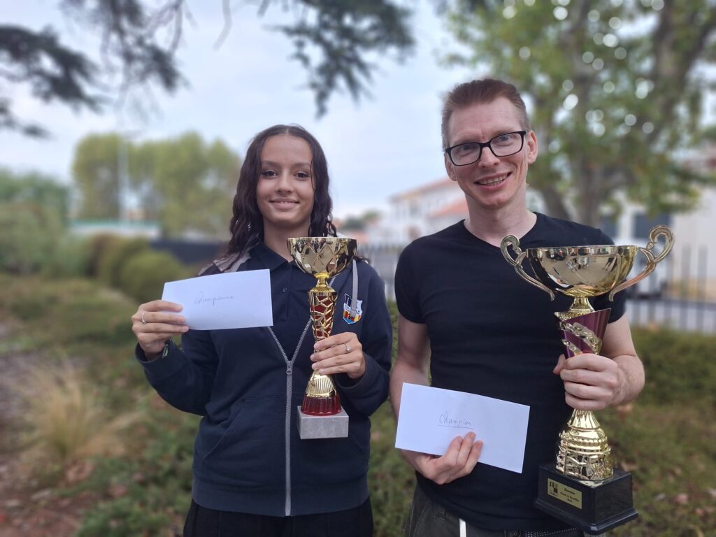 De droite à gauche Romain CSOMOS et Wassila AIT HASSOU Champion et Championne du Roussillon 2026